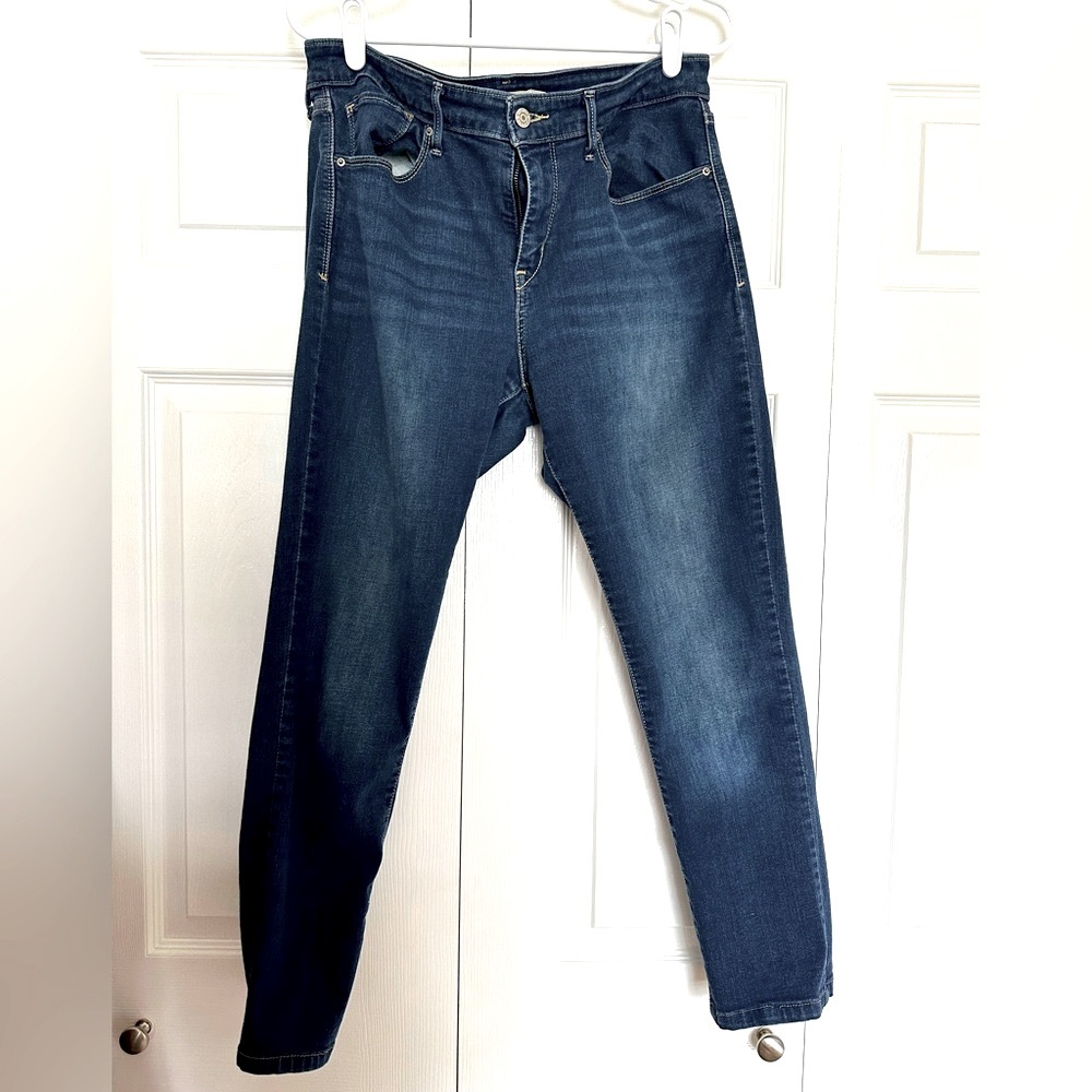 Levi’s Classic Midrise Skinny Size 14/32 Classic Jeans Medium Wash